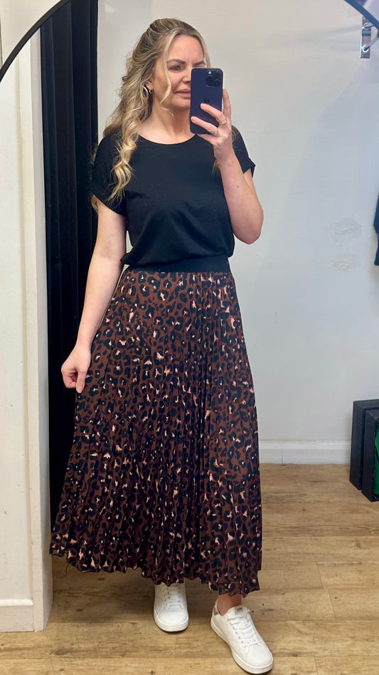 Brown animal print skirt